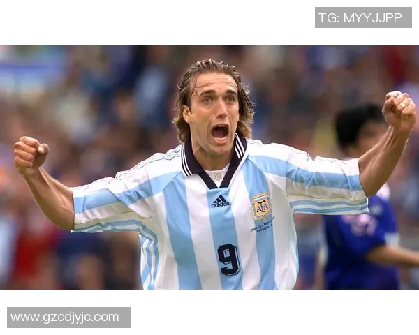 每个时代的足球明星如何塑造了足球的历史与文化传承