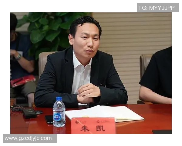 深入探讨国内足球明星的成长历程与职业生涯的访谈视频